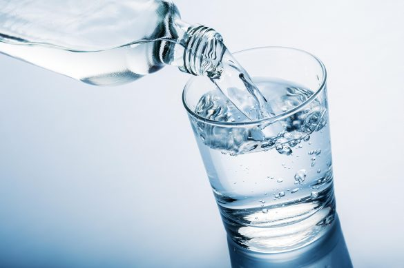 Uống nhiều nước trong quá trình giảm cân